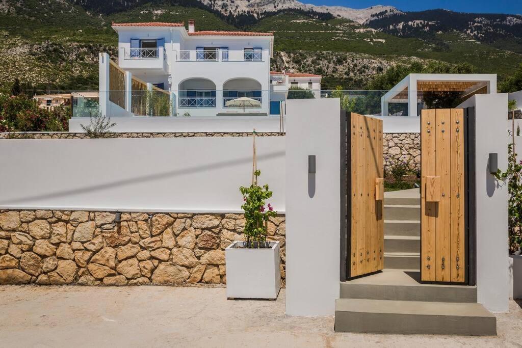 Lourdas White Villa Lourdata  Luaran gambar
