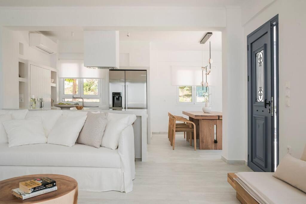 Lourdas White Villa Lourdata  Luaran gambar